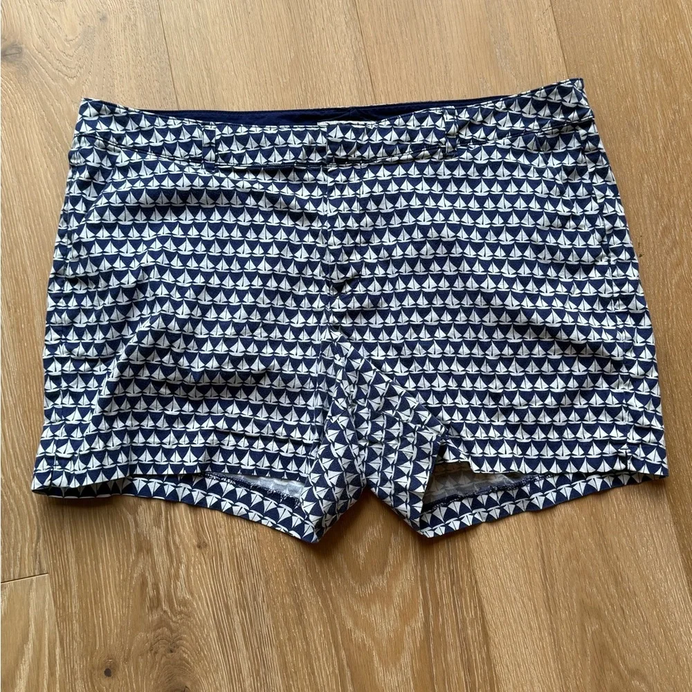Old Navy Women’s Shorts Size 16 – Set of 3, Blue Shades, Prints & Solid - Picture 3 of 4